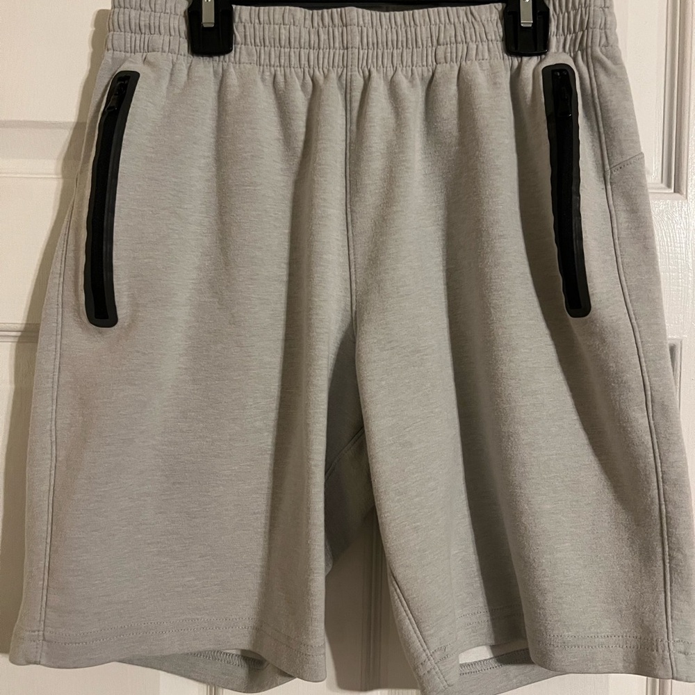 Old Navy Men's Dynamic Fleece Light Gray Athletic Shorts